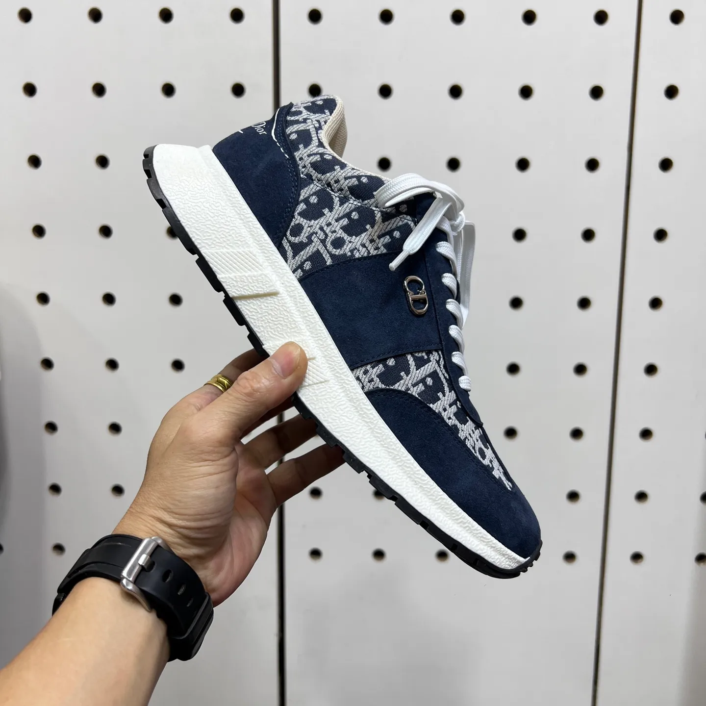 Factory price: 438💰【DIAo·Dior】Original quality.~ Unique modern style sneakers. 🏃A must-have casual shoe for trendy men😍😍 Original brand imported from Italy, imported original leather, sheep lining (refuses to discolor and grind feet) Sole: Original sole provided by the original factory, French lazy style design ⚠️Fit to the feet, original quality, super comfortable original sole. It’s like shooting the real thing 🎬The real thing is better, high-quality sneakers, size: 38-44, custom-made 45